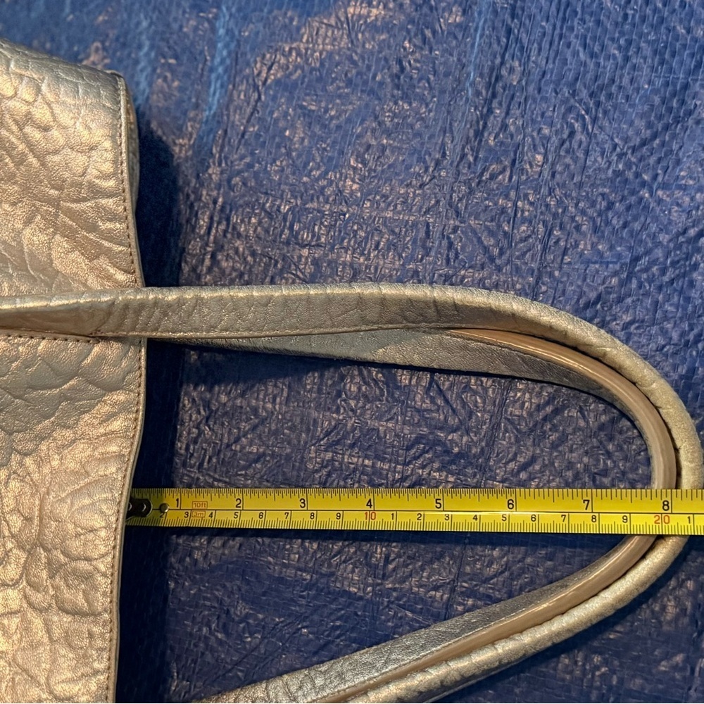 Stuart Weitzman Gold/Silver Pebbled Leather Textured Tote Bag - Picture 15 of 16